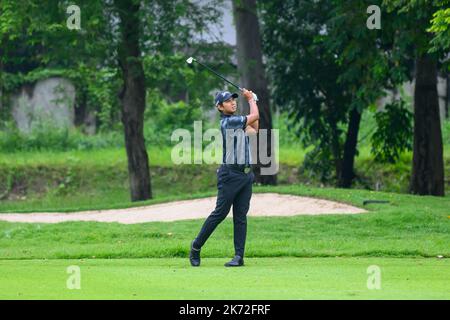 Nitithorn Thippong de Thaïlande joue à partir du fairway à 7 lors de la dernière partie de l'Open de Singha Bangkok au club de golf de Bangkok, EN THAÏLANDE Banque D'Images