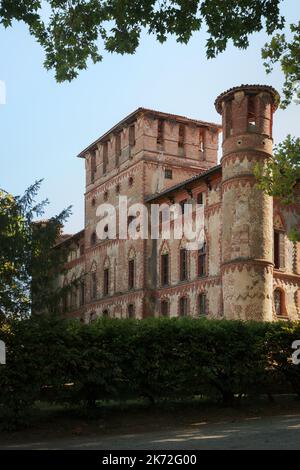 Piovera, Italie – 18 septembre 2022 – vue extérieure de l'ancien château de Piovera, petit village dans les collines de Monferrato, près de la ville d'Aless Banque D'Images