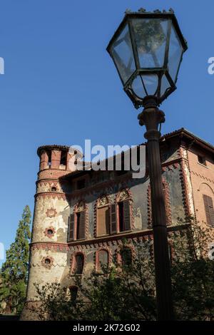 Piovera, Italie – 18 septembre 2022 – vue extérieure de l'ancien château de Piovera, petit village dans les collines de Monferrato, près de la ville d'Aless Banque D'Images