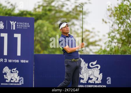 Udorn Duangdecha de Thaïlande débarque au trou 11 lors de la dernière partie de l'Open de Bangkok de Singha au club de golf de Bangkok, EN THAÏLANDE Banque D'Images