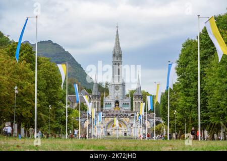 Lourdes, France. 2 septembre 2022. Vue sur la basilique dans le sanctuaire de notre-Dame Banque D'Images