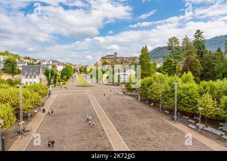 Lourdes, France. 2 septembre 2022. Vue panoramique de la place Rosary et de Lourdes Banque D'Images