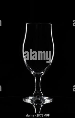 encore la vie. Studio shot Studio tourné d'un verre en cristal vide Banque D'Images