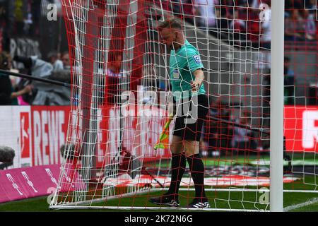 COLOGNE, ALLEMAGNE - 16 OCTOBRE 2022: Le match de football de Bundesliga 1. FC Koeln contre FC Augsburg. Stade de football Rhein Energie Stadion. Banque D'Images