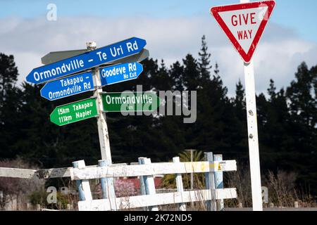Panneau incliné près d'Ormondville, district de Tararua, Île du Nord, Nouvelle-Zélande Banque D'Images