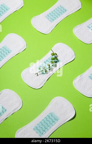 Tapis règles zéro déchet pour hygiène féminine jn vert. Période durable. Banque D'Images