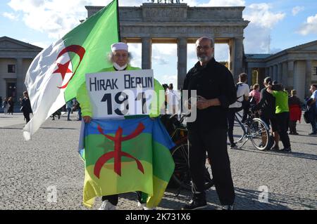 Berlin, Allemagne - 16 octobre 2022 - rassemblement à Pariser Platz à Mitte pour la démocratie en Algérie. (Photo de Markku Rainer Peltonen) Banque D'Images