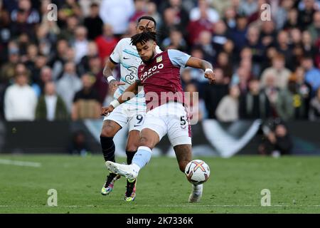 Birmingham, Royaume-Uni. 16th octobre 2022. Tyrone Mings d'Aston Villa en action. Match Premier League, Aston Villa v Chelsea à Villa Park à Birmingham le dimanche 16th octobre 2022. Cette image ne peut être utilisée qu'à des fins éditoriales. Utilisation éditoriale uniquement, licence requise pour une utilisation commerciale. Aucune utilisation dans les Paris, les jeux ou les publications d'un seul club/ligue/joueur. photo par Andrew Orchard/Andrew Orchard sports photographie/Alamy Live News crédit: Andrew Orchard sports photographie/Alamy Live News Banque D'Images