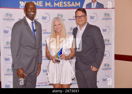 MIRAMAR, FL - OCTOBRE 13 : le maire de Miramar, Wayne M. Messam, et Gabriel (R), assistent aux Prix d'affaires hispaniques 2022 du Centre culturel Miramar sur 13 octobre 2022, à Miramar, en Floride. (Photo de JL/Sipa USA) Banque D'Images