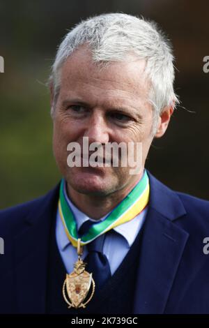 Le ministre d'État au ministère des Affaires étrangères du ministère de l'Environnement et du ministère du développement international, Zac Goldsmith, assiste à une cérémonie de levée de drapeau à la Maison Marlborough à Londres pour marquer l'adhésion du Gabon au Commonwealth. Date de la photo: Lundi 17 octobre 2022. Banque D'Images