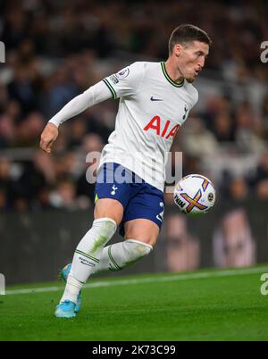 Londres, Royaume-Uni, 15 octobre 2022 - Tottenham Hotspur v Everton - Premier League - Tottenham Hotspur Stadium Matt Doherty de Tottenham lors du match de Premier League contre Everton. Image : Mark pain / Alamy Live News Banque D'Images