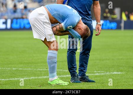 Ciro immobile de SS Lazio réagit après sa blessure pendant la série Un match de football entre SS Lazio et Udinese Calcio au stade Olimpico à Rome (I Banque D'Images