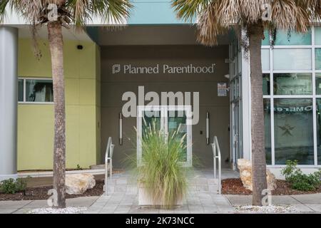 Sarasota, FL, US-25 septembre 2022: Front of Planned Parenthood Clinic qui est une organisation à but non lucratif qui fournit des services de santé reproductive. Banque D'Images