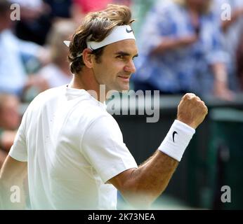 10/07/15. AELTC, Wimbledon Championships 2015, Wimbledon, Londres. Hommes célibataires semi-finale, Andy Murray, (GB) (3)v Roger Federer (sui) (2). Centre Co Banque D'Images