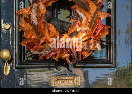 Porte décorée pour Halloween lors de l'événement annuel happenings hantés qui a eu lieu pendant le mois d'octobre pour célébrer l'histoire des sorcières de la ville Banque D'Images