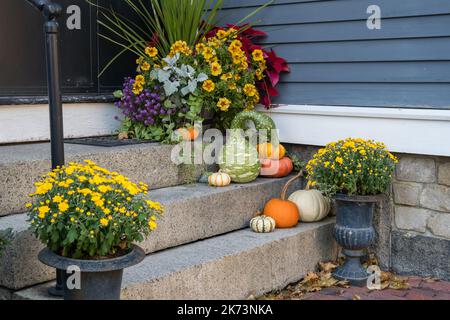 Porte décorée pour Halloween lors de l'événement annuel happenings hantés qui a eu lieu pendant le mois d'octobre pour célébrer l'histoire des sorcières de la ville Banque D'Images