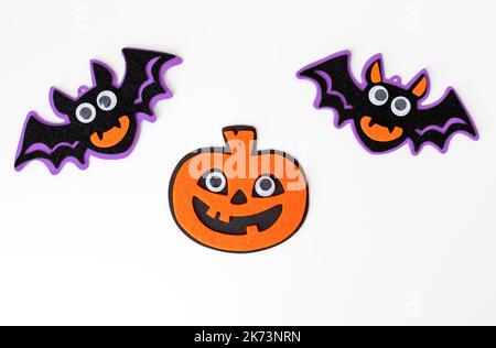 Halloween feutre jouets pour enfants sur fond blanc Banque D'Images