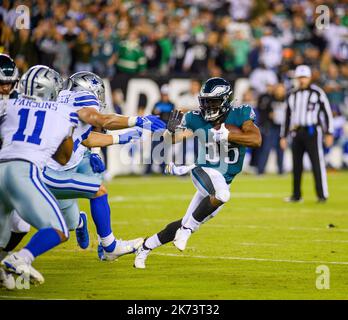 Philadelphie, Pennsylvanie, États-Unis. 16th octobre 2022. 16 octobre 2022, Philadelphie, Pennsylvanie. Philadelphia Eagles RB BOSTON SCOTT (35) en action pendant le match. Les Eagles battent les Cowboys pour rester indéfaits (Credit image: © Ricky Fitchett/ZUMA Press Wire) Banque D'Images