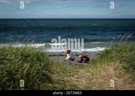 Les enfants jouent sur la plage du Mont-St-Pierre sur 26 juillet 2022. Banque D'Images