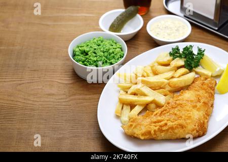 Fish and chips maison, plat national britannique Banque D'Images