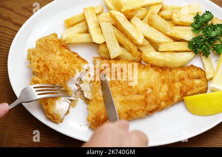 Fish and chips maison, plat national britannique Banque D'Images