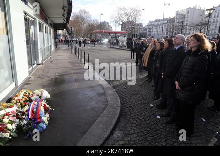 @ Pool/ Robert Alain /Maxppp, France, Paris, 2017/01/05 Maire de Paris Anne Hidalgo, Ministre de l'intérieur français Bruno le Roux lors d'un hommage aux victimes de l'attentat du 2015 janvier à la porte de Vincennes à Paris, France, sur 5 janvier 2017, Marquant le deux ans anniversaire de la série de fusillades contre le journal hebdomadaire Charlie Hebdo et l'épicerie Hyper Casher qui a coûté la vie à 17 personnes. Banque D'Images