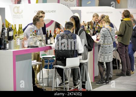 Montpellier, France, janvier 29th 2017 VINISUD est la vitrine de la plus grande région viticole du monde, la Méditerranée, qui représente à elle seule plus de 50% de la production mondiale. Chaque événement réunit la majorité des producteurs de vin méditerranéens et des acheteurs professionnels de chaque continent, contribuant ainsi à ouvrir la Méditerranée à de nouveaux marchés pour le vin. Banque D'Images