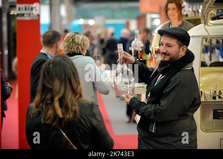 Montpellier, France, janvier 29th 2017 VINISUD est la vitrine de la plus grande région viticole du monde, la Méditerranée, qui représente à elle seule plus de 50% de la production mondiale. Chaque événement réunit la majorité des producteurs de vin méditerranéens et des acheteurs professionnels de chaque continent, contribuant ainsi à ouvrir la Méditerranée à de nouveaux marchés pour le vin. Banque D'Images