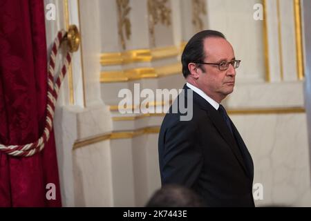 Le président français François Hollande arrive pour donner une conférence de presse commune avec le président palestinien après leur réunion sur 7 février 2017 à l'Elysée à Paris. Banque D'Images