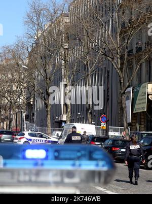 2017/03/16. Explosion à Paris : une bombe à lettres explose au siège du FMI. Banque D'Images