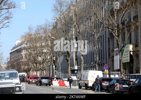 2017/03/16. Explosion à Paris : une bombe à lettres explose au siège du FMI. Banque D'Images