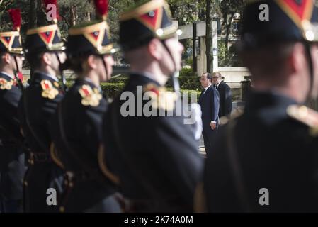 Le président français François Hollande inaugure un mémorial en l'honneur des soldats français tués dans des opérations militaires étrangères (OPEX), au parc André Citroën à Paris, en France, sur 18 avril 2017. Banque D'Images