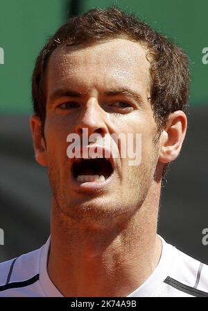 Andy Murray, de la Grande-Bretagne, en action contre Gilles Muller, de Luxembourg Banque D'Images