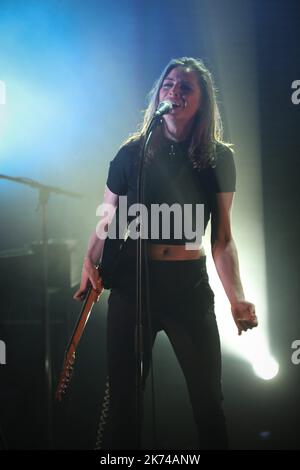 Flora Fischbach se produit au cours du festival de musique annuel du Printemps de Bourges qui se tient à Bourges, en France, pendant cinq jours. C'est maintenant un événement majeur en France et en Europe. Banque D'Images