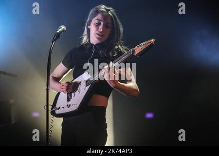 Flora Fischbach se produit au cours du festival de musique annuel du Printemps de Bourges qui se tient à Bourges, en France, pendant cinq jours. C'est maintenant un événement majeur en France et en Europe. Banque D'Images