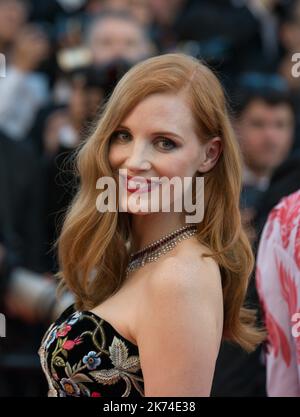 Jessica Chastain, membre du jury, participe à la projection et au gala d'ouverture des « Ismael's Ghosts (les Fantomes d'Ismael) » lors du Festival annuel de Cannes 70th au Palais des Festivals Banque D'Images