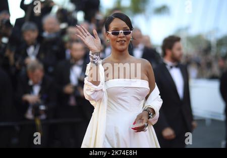 Rihanna arrive pour la première de 'Okja' lors du Festival annuel du film de Cannes 70th, à Cannes, en France. Banque D'Images