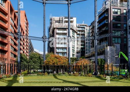 Gasholder Park, un espace public vert dans un gassoir victorien à King's Cross, Londres, Royaume-Uni Banque D'Images