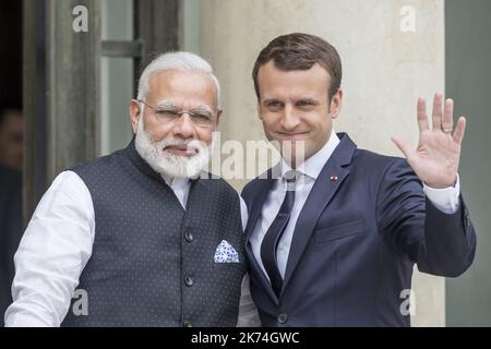 ©Leon Tanguy/MAXPPP - le Premier ministre indien Narendra Modi est accueilli par le Président français Emmanuel Macron, lors de son arrivée à l'Elysée à 3 juin 2017 à Paris. Banque D'Images