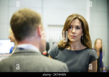 La princesse Marie de la Couronne danoise visite le salon de la réalité virtuelle lors du Forum 2017 au siège de l'OCDE (Organisation de coopération et de développement économiques) à Paris, en France Banque D'Images