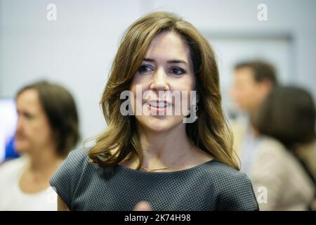 La princesse Marie de la Couronne danoise visite le salon de la réalité virtuelle lors du Forum 2017 au siège de l'OCDE (Organisation de coopération et de développement économiques) à Paris, en France Banque D'Images