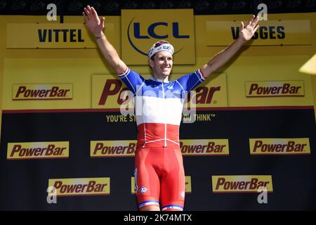 Victoire du Français Arnaud Demare lors de la quatrième étape de l'édition 104th de la course cycliste Tour de France, à 207,5 km de Mondorf-les-bains, Luxembourg, à Vittel, France, le mardi 04 juillet 2017 Banque D'Images