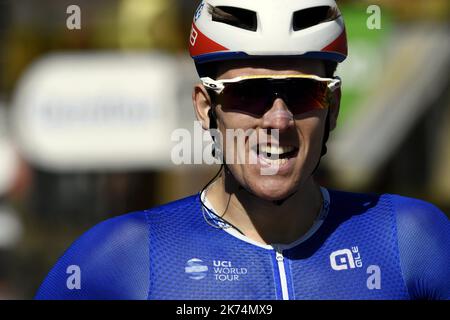 Le français Arnaud DEMARE remporte l'arrivée au sprint de la 4ème étape entre Mondorf-lès-bains et Vittel. PHOTO Alexandre MARCHI. Du samedi 1 juillet au dimanche 23 juillet 2017, le Tour de France 104th est composé de 21 étapes et couvre une distance totale de 3 540 kilomètres. Banque D'Images