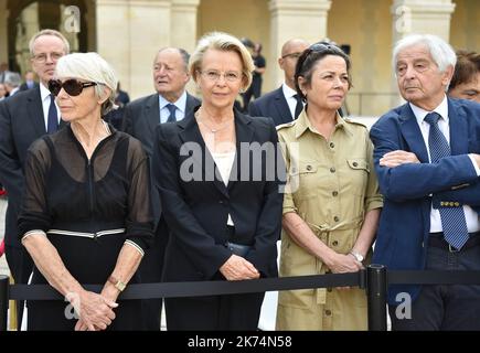 Michele Alliot Marie et Yvan Levai lors de la cérémonie funéraire de Simone Veil, dans la cour des Invalides à Paris, France, 05 juillet 2017. Les survivants de l'Holocauste rejoignent le président français et les dignitaires européens lors d'une cérémonie commémorative spéciale pour Simone Veil, qui est passé des horreurs des camps de la mort nazis pour devenir président du Parlement européen et l'un des politiciens les plus vénérés de France LTG Banque D'Images