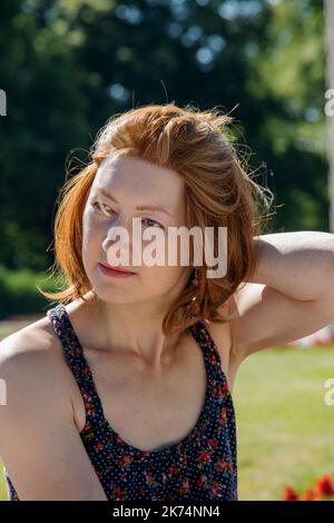 Femme blonde européenne un jour d'été Banque D'Images