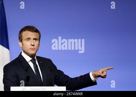 Emmanuel Macron se tourne vers lui en adorant les ambassadeurs français lors du rassemblement annuel du corps diplomatique français à l'Elysée à Paris. Sur 29 août 2017. Banque D'Images