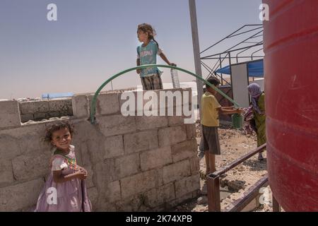 Syrie / Rojava / Raqqa - Syrie - Rojava - Nord syrien - 30 juin 2017. Le camp humanitaire d'Ain Issa qui actueille nombre de refuges, notamment ceux de Raqqa. Chris Huby / le Pictorium - - 30/06/2017 - Syrie / Rojava / Raqqa - Syrie - Rojava - Syrie Nord - 30 juin 2017. Le camp humanitaire d'Ain Issa, qui abrite de nombreux réfugiés, dont Raqqa. Banque D'Images