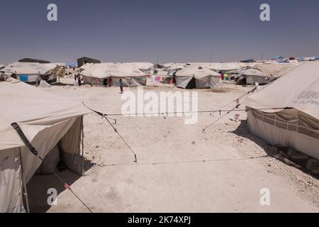 Syrie / Rojava / Raqqa - Syrie - Rojava - Nord syrien - 30 juin 2017. Le camp humanitaire d'Ain Issa qui actueille nombre de refuges, notamment ceux de Raqqa. CONTEXTE. Chris Huby / le Pictorium - Syrie: Camp de déplacés d'Ain Issa - 30/06/2017 - Syrie / Rojava / Raqqa - Syrie - Rojava - Syrie - Syrie Nord - 30 juin 2017. Camp de réfugiés d'Ain Issa, qui abrite plusieurs résidents de Raqqa à part entière. Vue générale Banque D'Images