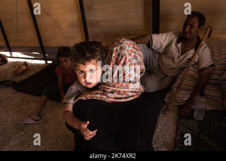 Syrie / Rojava / Raqqa - Syrie - Rojava - Nord syrien - 30 juin 2017. Le camp humanitaire d'Ain Issa qui actueille nombre de refuges, notamment ceux de Raqqa. Chris Huby / le Pictorium - Syrie: Camp de déplacés d'Ain Issa - 30/06/2017 - Syrie / Rojava / Raqqa - Syrie - Rojava - Syrie Nord - 30 juin 2017. Le camp humanitaire d'Ain Issa, qui abrite de nombreux réfugiés, dont Raqqa. Banque D'Images