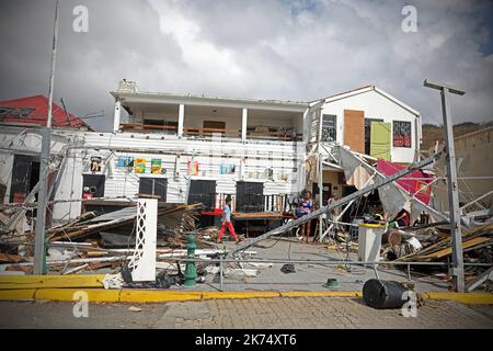 SAINT MARTIN 10/09/2017 ouragan irma à Saint-Martin destructions dans la ville de Marigot sur île de Saint-Martin après le passage de l'ouragan Irma le 10 septembre 2017 St Martin après l'ouragan Irma, vues des catastrophes le 10th 2017 septembre Banque D'Images